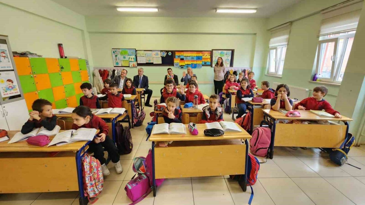 Kütahya’da minik öğrenciler tarihe yön veren kahramanların rolüne büründü