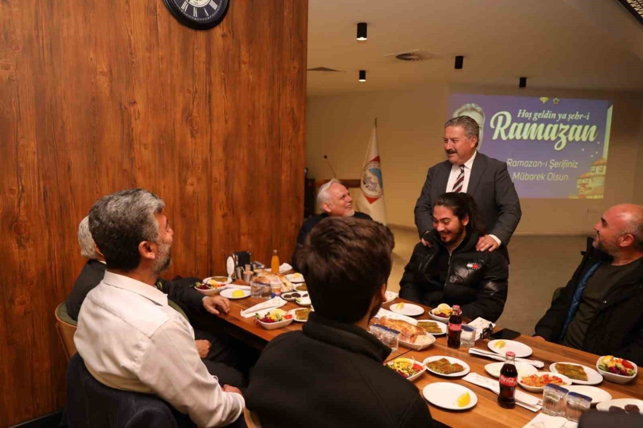 Başkan Palancıoğlu, belediye meclis üyeleri ve aileleriyle iftarda buluştu