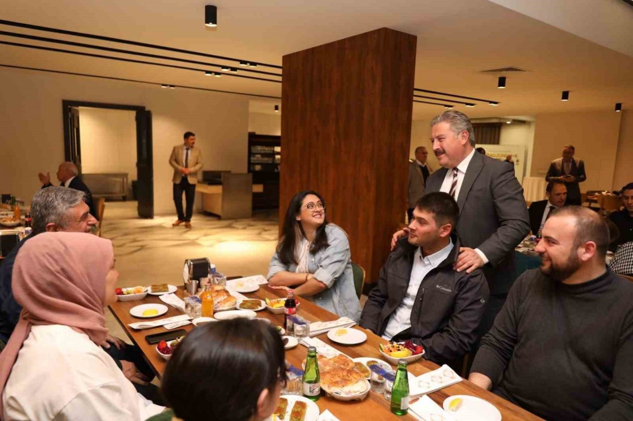 Başkan Palancıoğlu, belediye meclis üyeleri ve aileleriyle iftarda buluştu