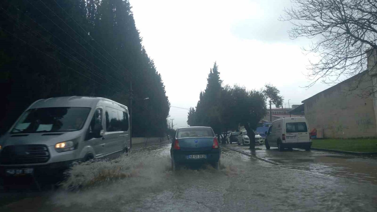 Muğla’da yağış etkili oluyor