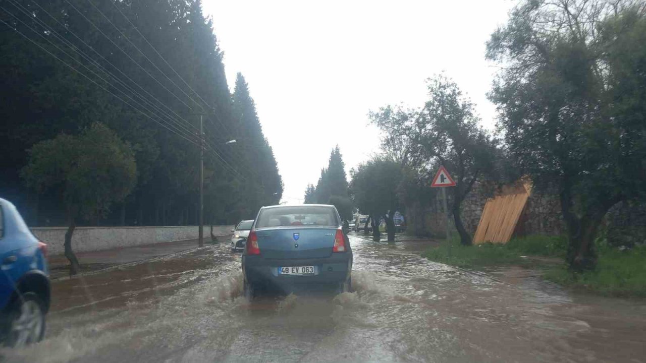 Muğla’da yağış etkili oluyor