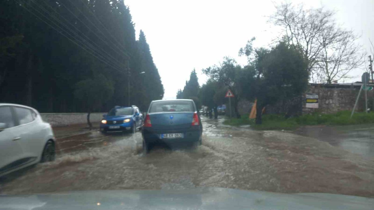 Muğla’da yağış etkili oluyor