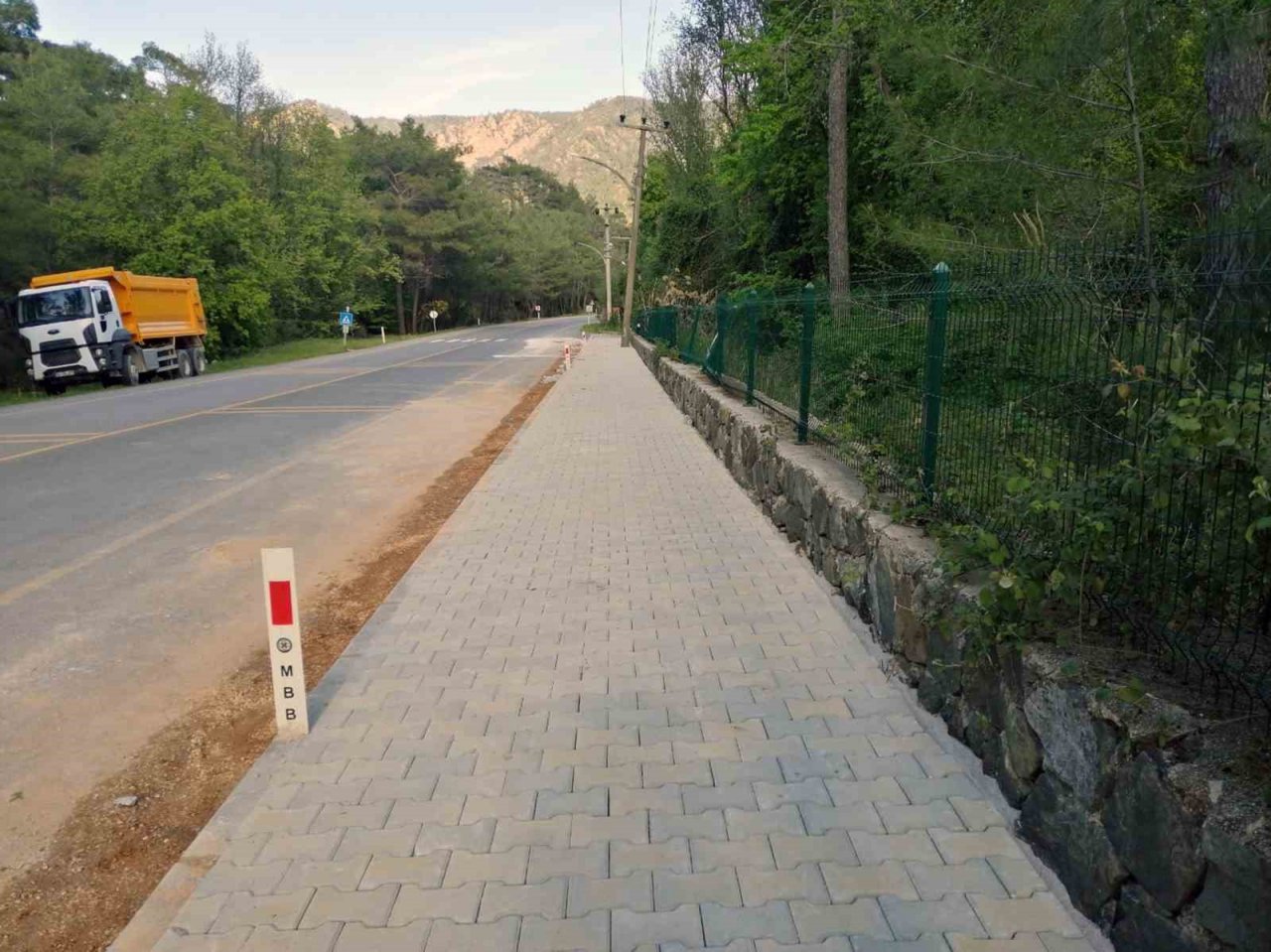 Büyükşehir, Marmaris’te 183 Km yol çalışması yaptı