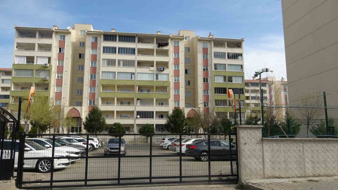 Çevreyi kollayan adam, çocuğa hırsızlık yaptırdı