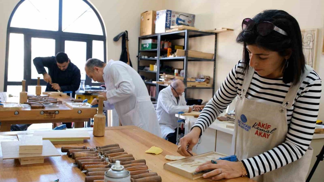 Unutulmaya yüz tutan sanatlar Seyhan’da geleceğe aktarılıyor