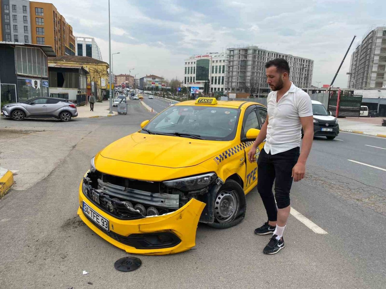 Pendik’te tartıştığı taksiciyi ezmek için otomobilini üzerine sürdü