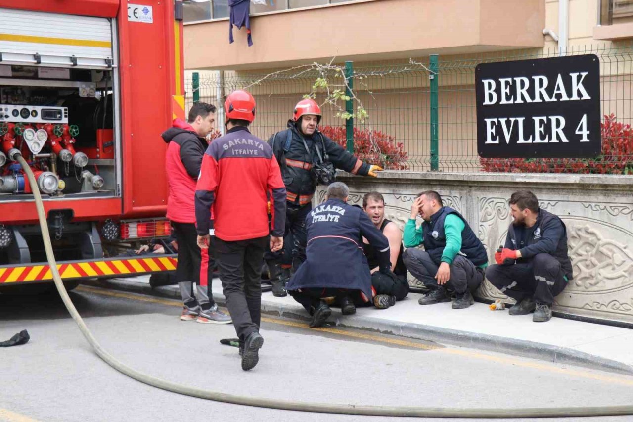 Alevlerin arasında kalan itfaiye eri hastanede hayatını kaybetti