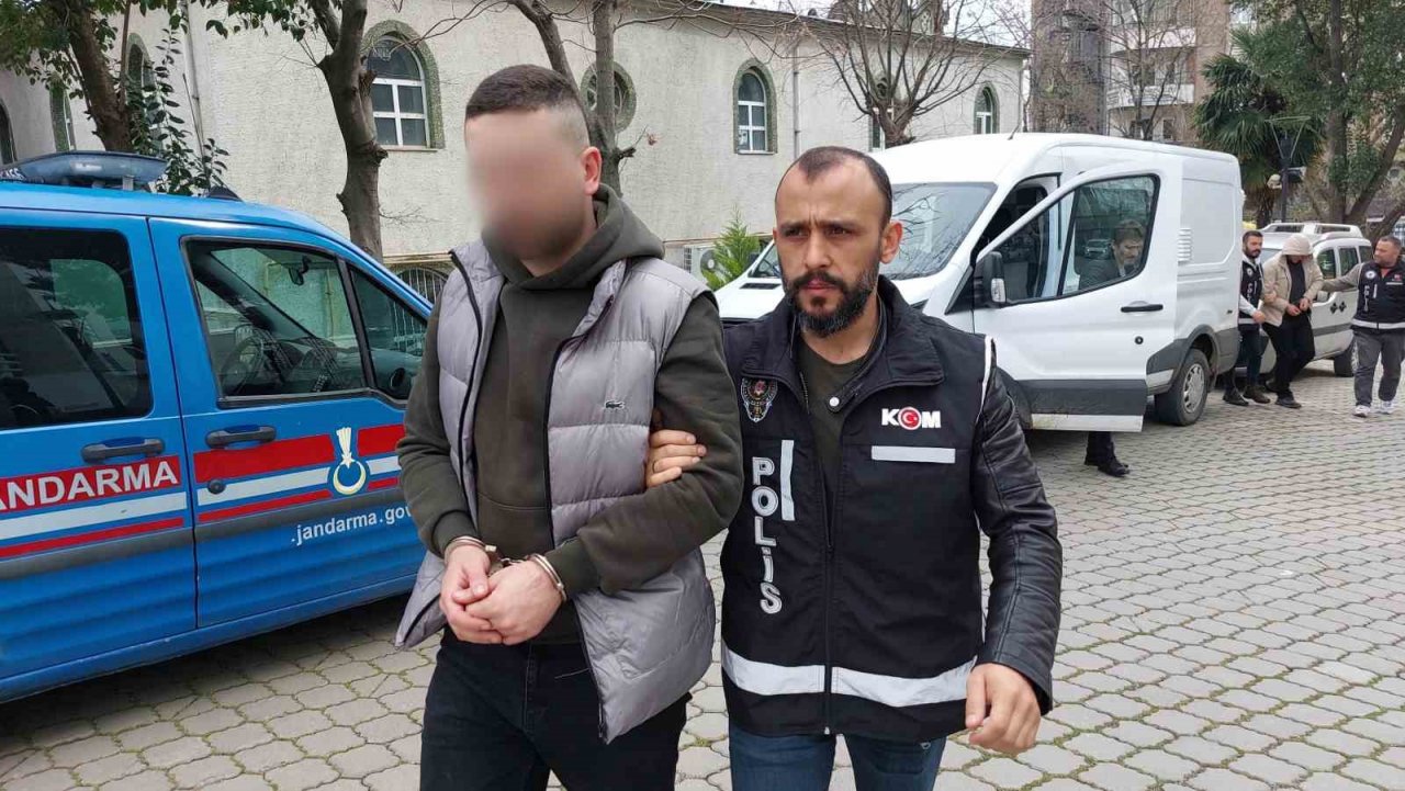 Samsun’da internetteki sitelerden sahte parayla alışveriş yapan 2 kişi yakalandı