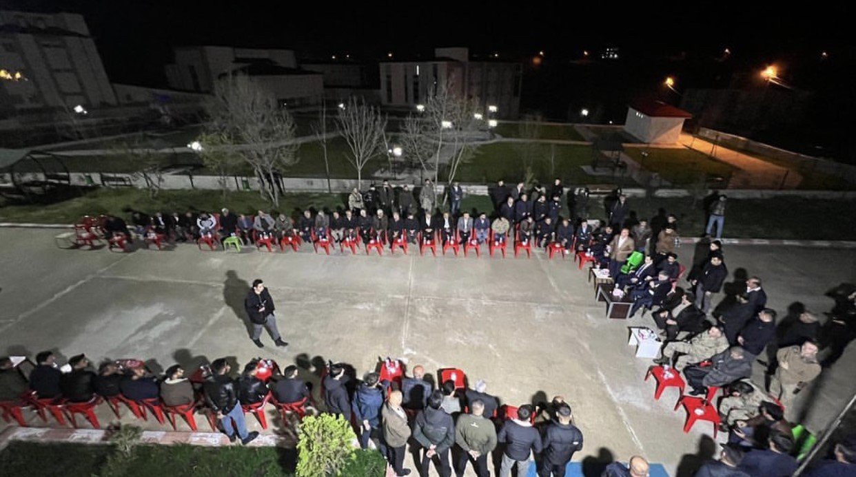 Vali Bilgin, ilçede vatandaşlarla iftarını açtı