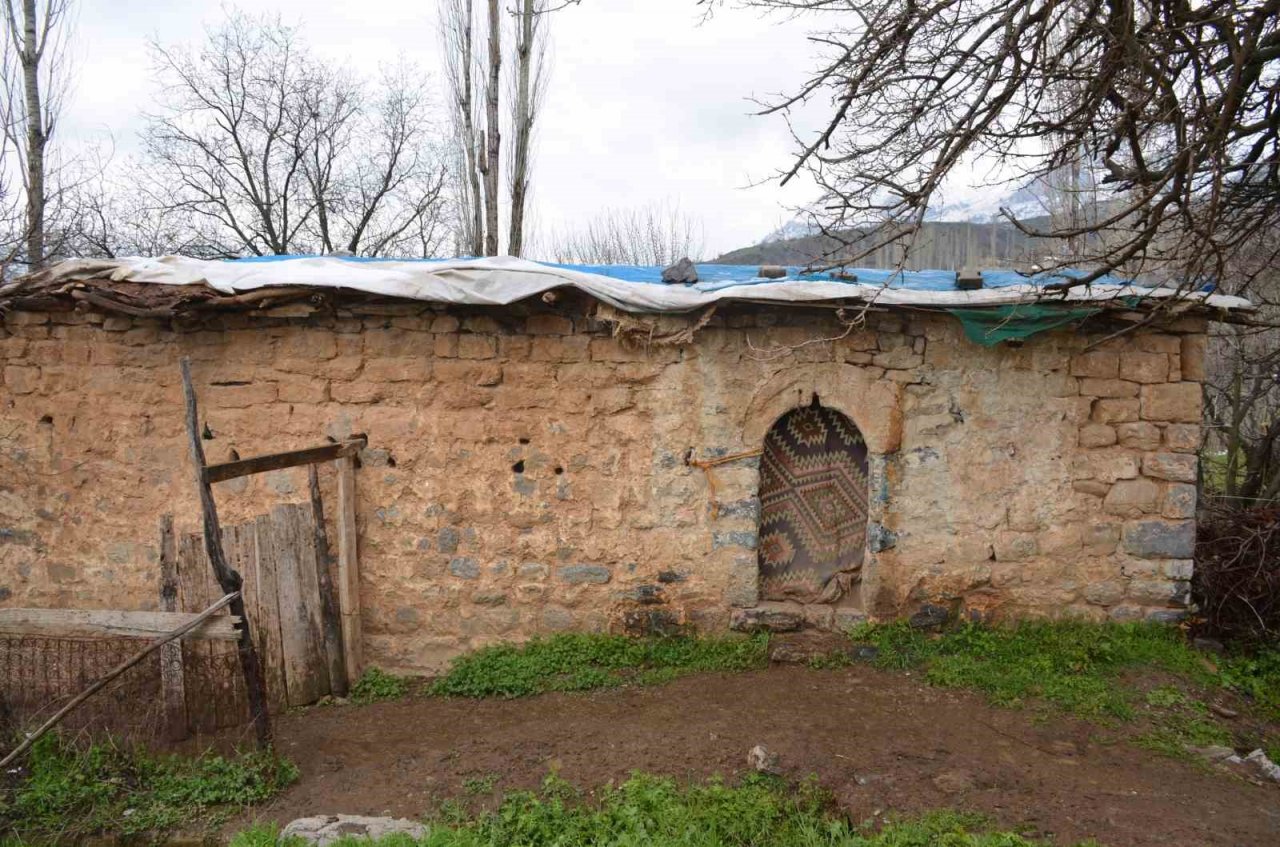 200 yıllık evden bir mahalle çıktı