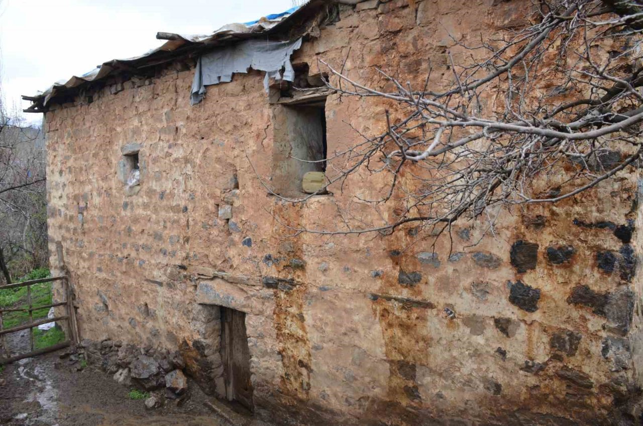 200 yıllık evden bir mahalle çıktı