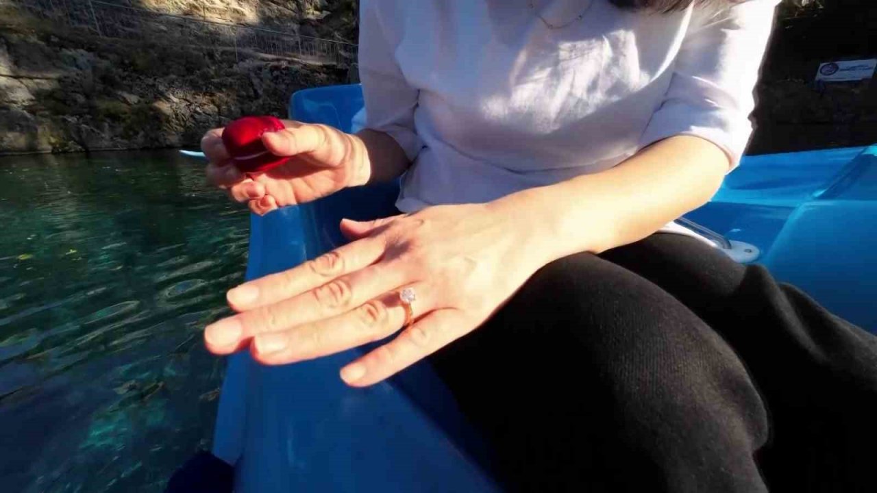 Eşine yaptığı sürprizle tüm erkekleri zora soktu