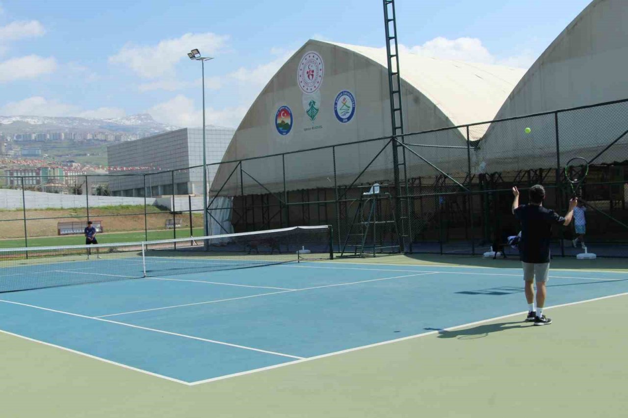 Şırnak’ta 12 ilden 145 sporcunun katıldığı tenis müsabakaları sona erdi