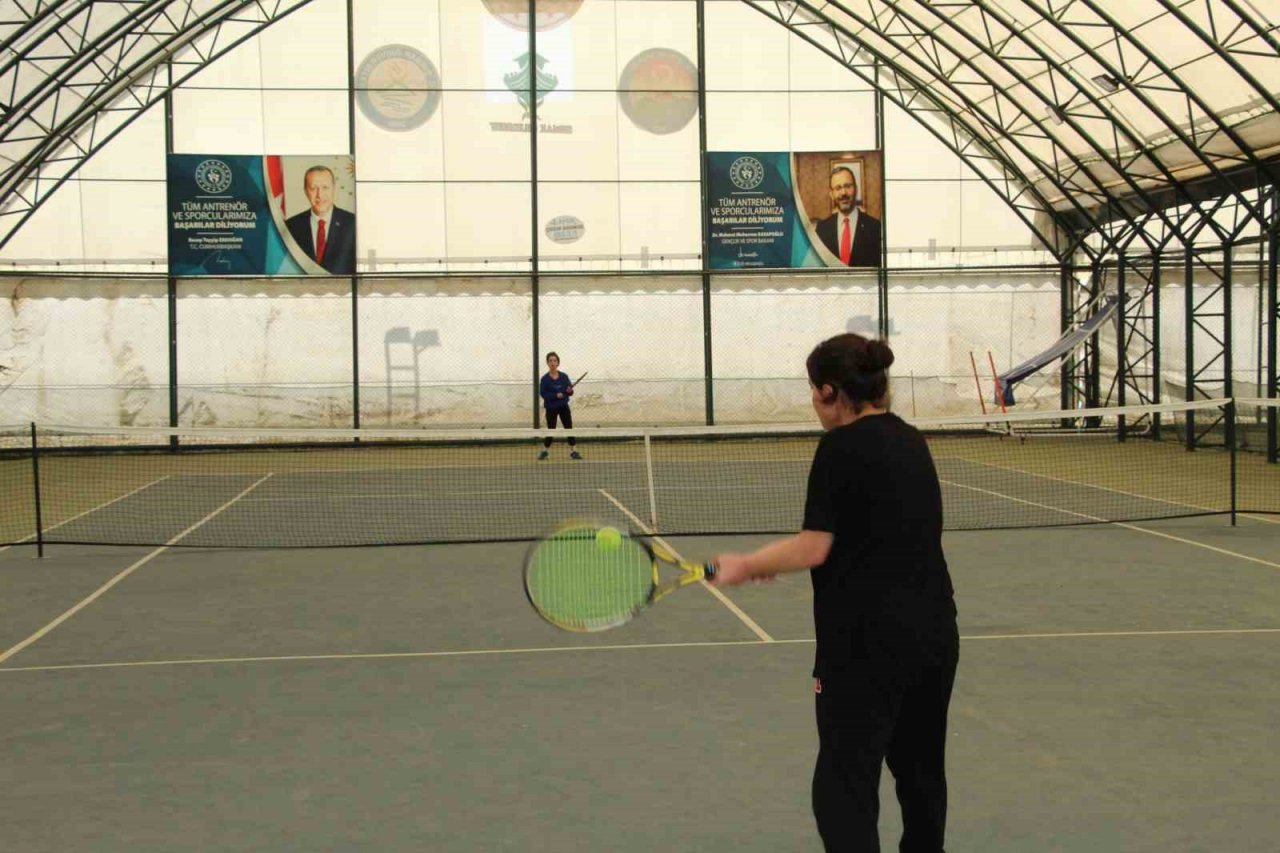 Şırnak’ta 12 ilden 145 sporcunun katıldığı tenis müsabakaları sona erdi