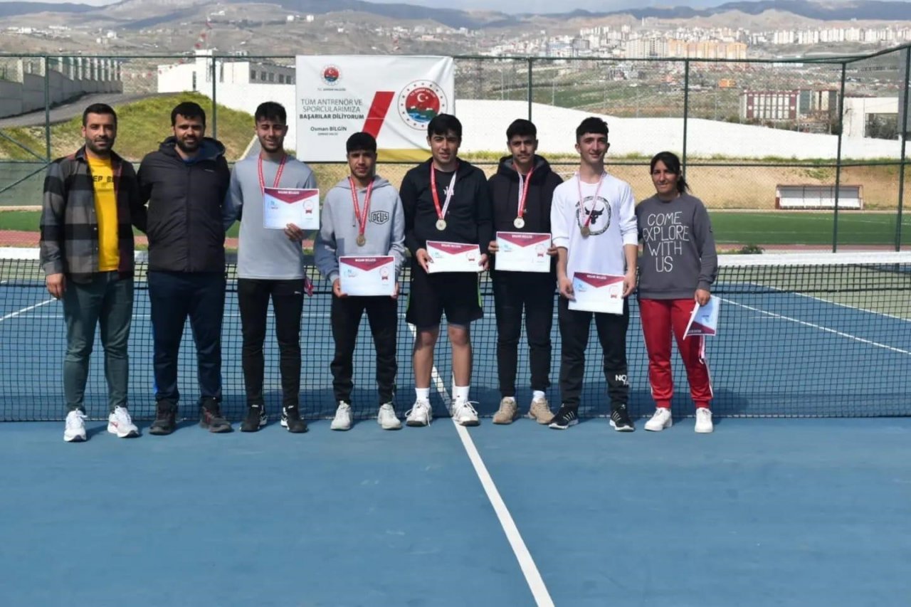 Şırnak’ta 12 ilden 145 sporcunun katıldığı tenis müsabakaları sona erdi