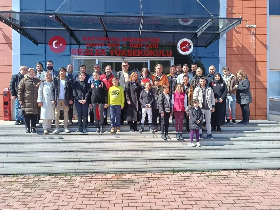 Genç biniciler lisans alabilmek için ter döktü