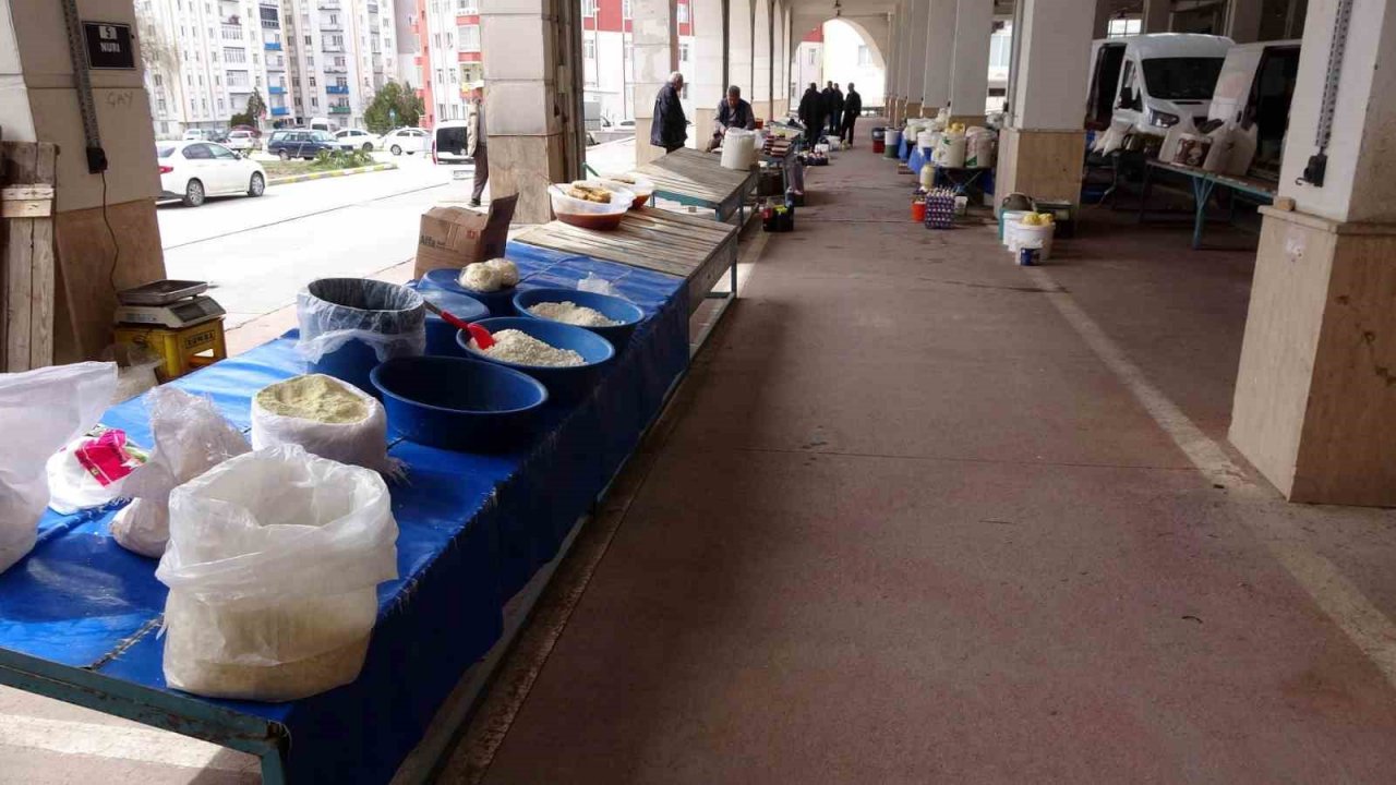 Köylü pazarı ramazanda boş kaldı