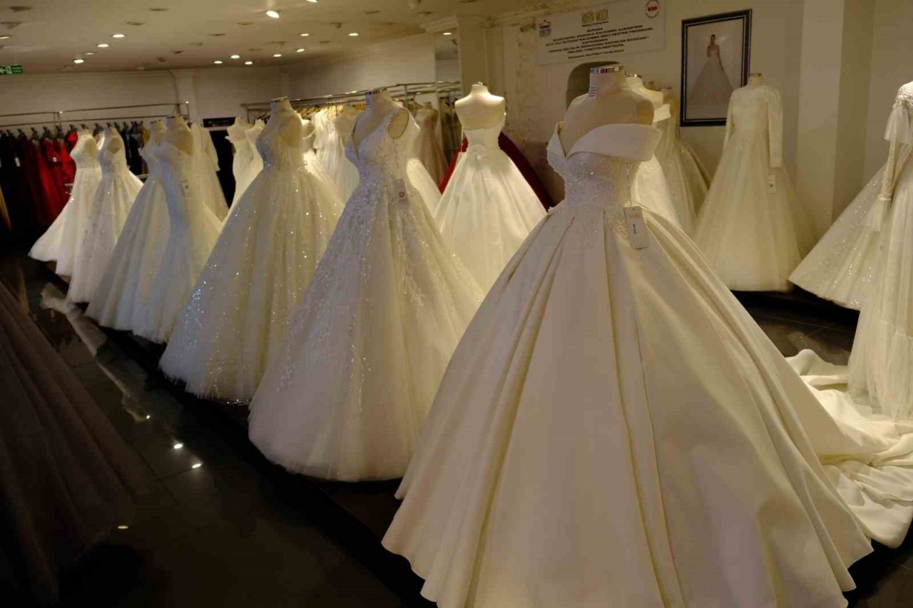 Z kuşağı sade gelinlik tercih ediyor