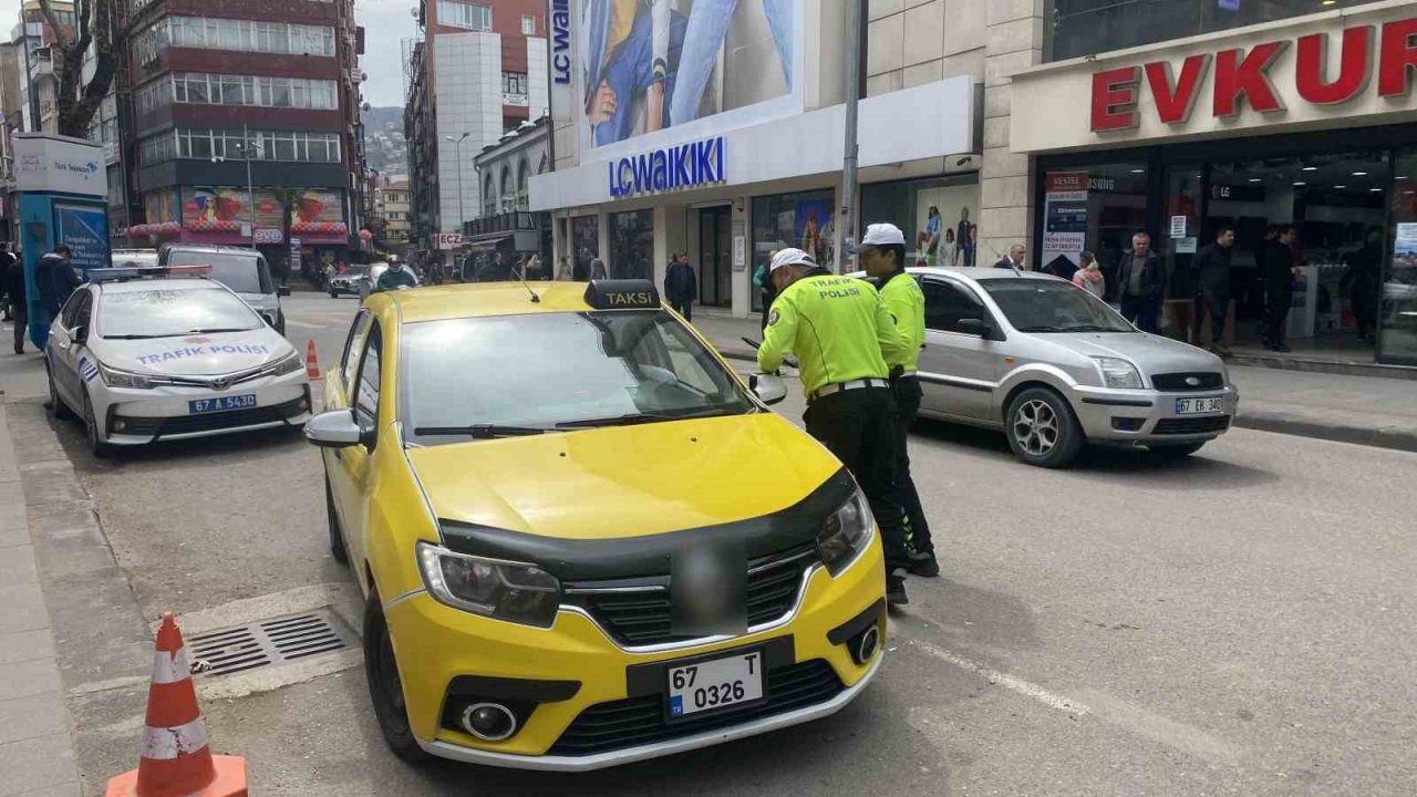 Araçları tek tek durdurdular