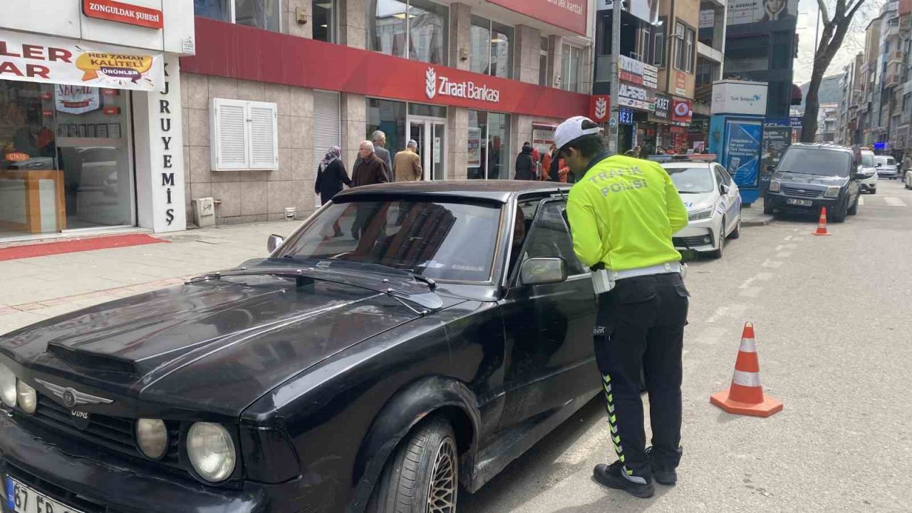 Araçları tek tek durdurdular