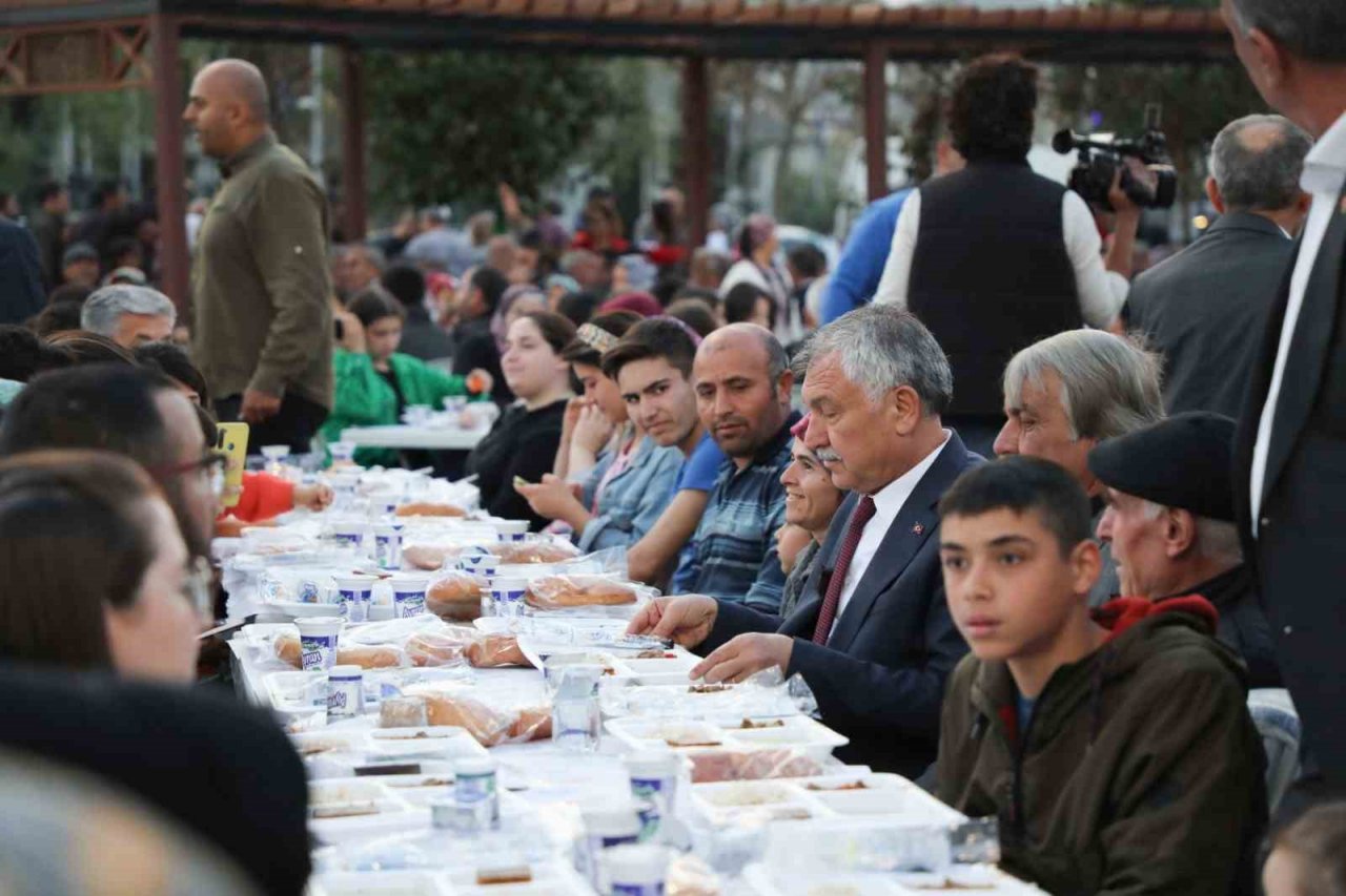 Başkan Karalar, Kozanlılarla iftarda buluştu