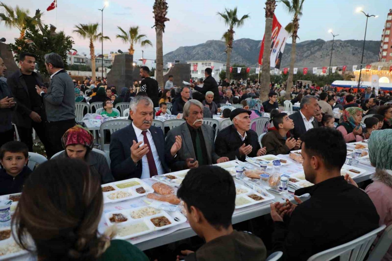 Başkan Karalar, Kozanlılarla iftarda buluştu