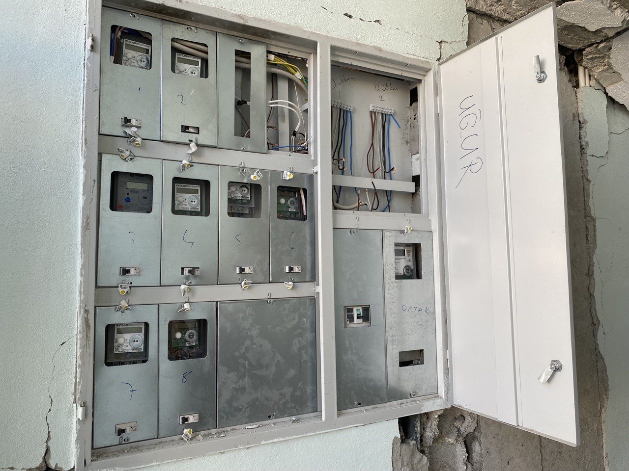 Depremzedelere hırsız şoku: Mutfak tezgahına kadar çaldılar