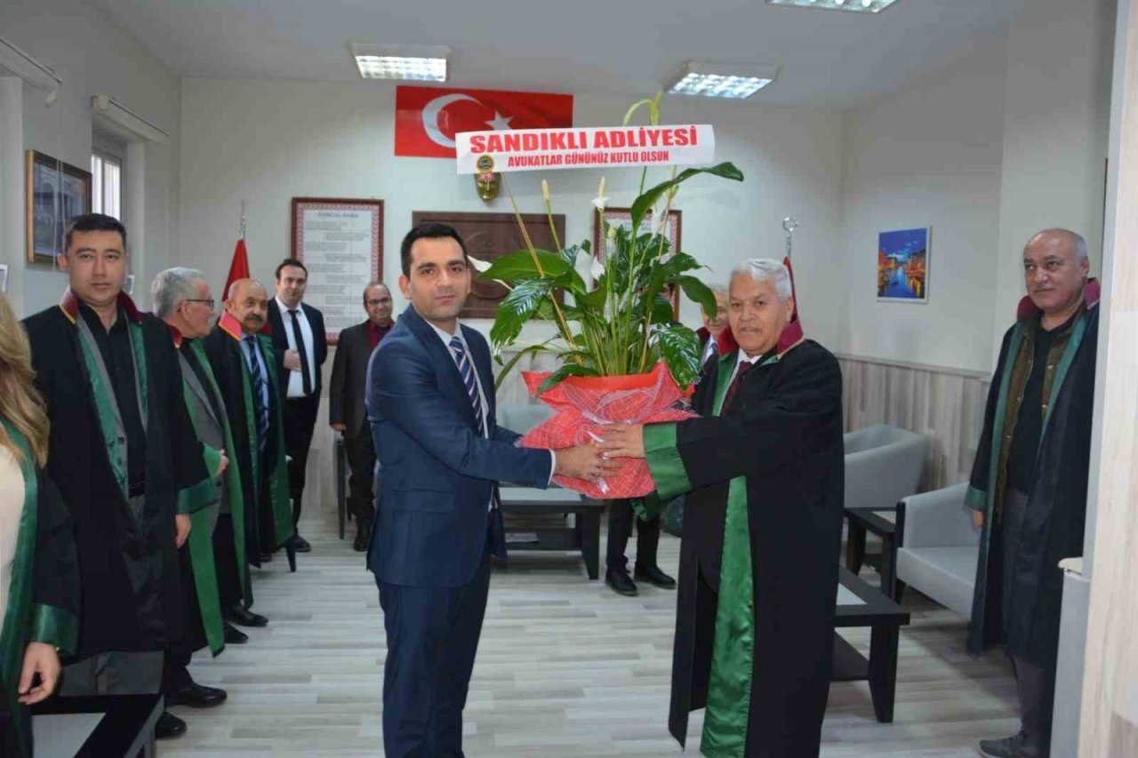 Sandıklı’da ‘Avukatlar Günü’ kutlandı