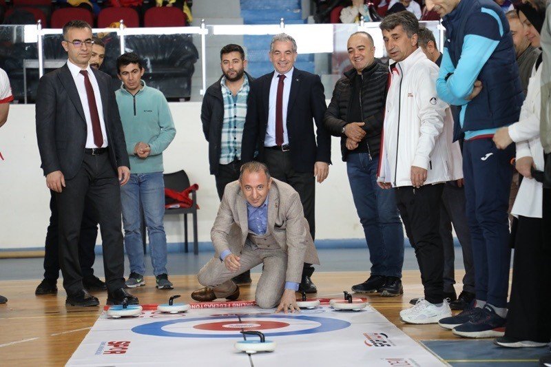 Ağrı’da Curling müsabakaları başladı