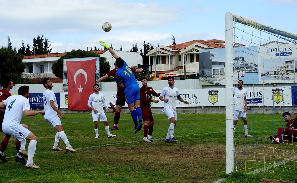 Alaçatıspor sahasında 1-1 berabere kaldı