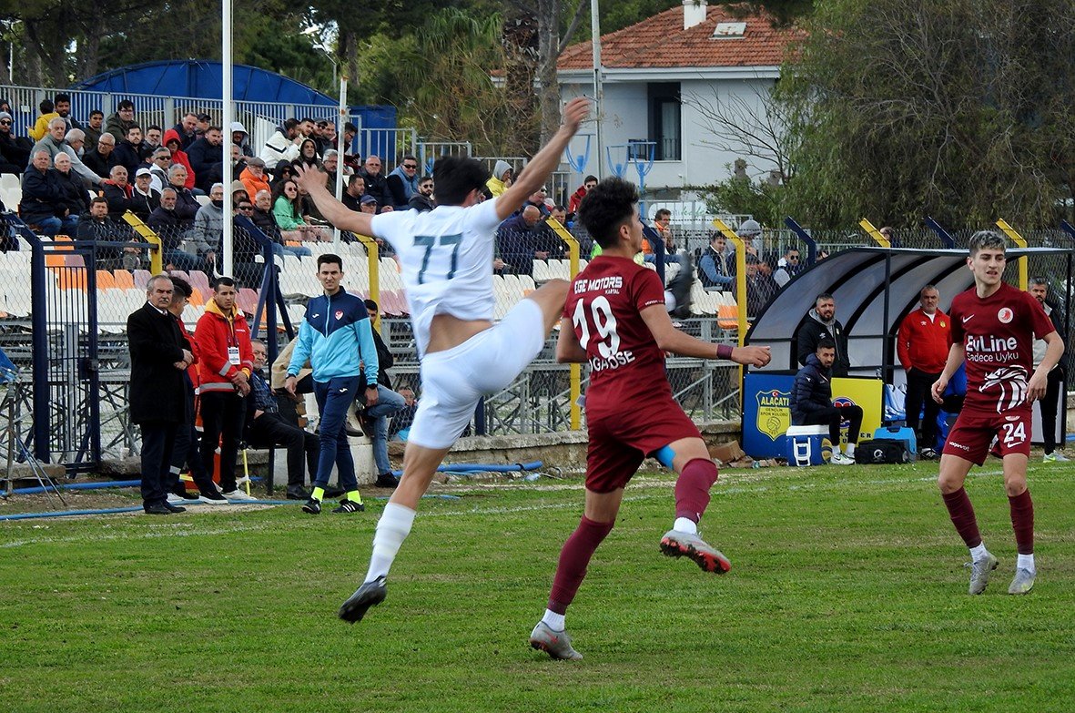 Alaçatıspor sahasında 1-1 berabere kaldı