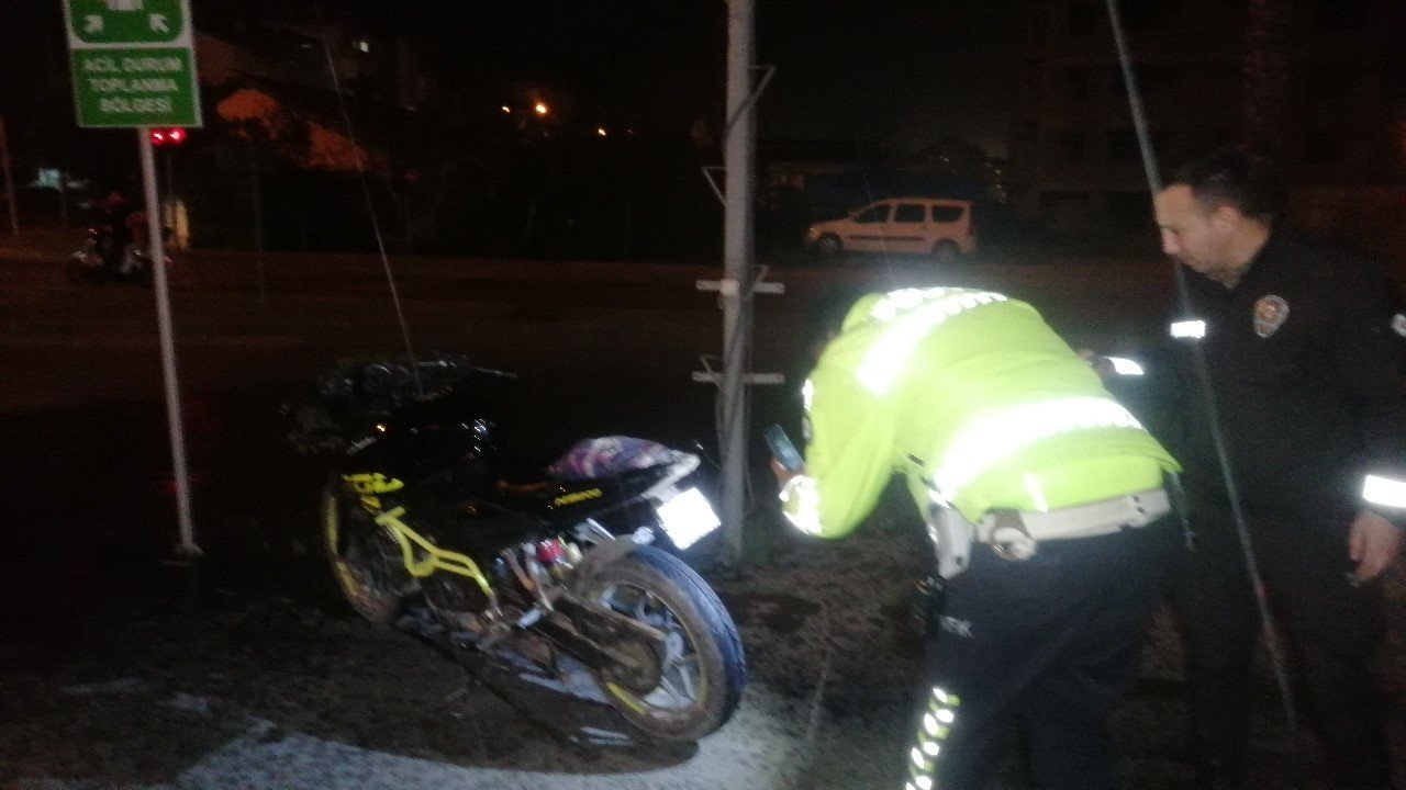 Alkollü ve ehliyetsiz motosiklet sürücüsü kaza yaptığına pişman oldu