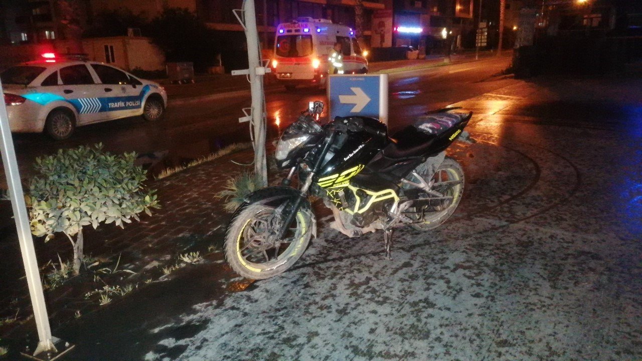 Alkollü ve ehliyetsiz motosiklet sürücüsü kaza yaptığına pişman oldu