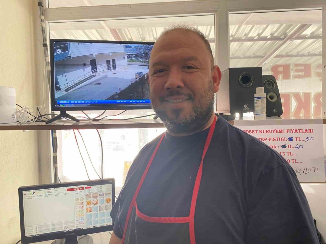 Apartman sakinleri sahurda uyanınca çaldıkları av tüfeğiyle kaçtılar