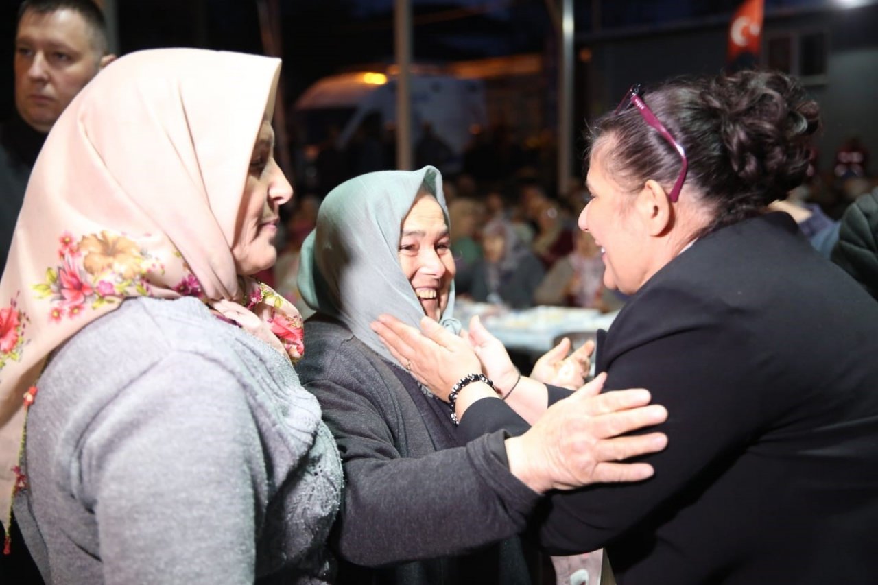 Aydın Büyükşehir Belediyesi’nin iftar sofraları vatandaşları buluşturmaya devam ediyor