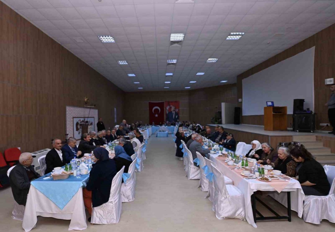 Vali Aksoy, Sultanhisar Huzurevi’ndeki yaşlılarla iftarda buluştu
