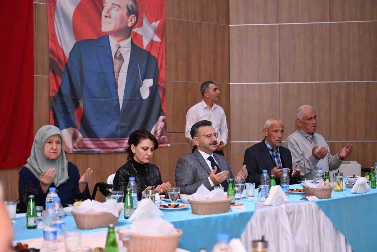 Vali Aksoy, Sultanhisar Huzurevi’ndeki yaşlılarla iftarda buluştu