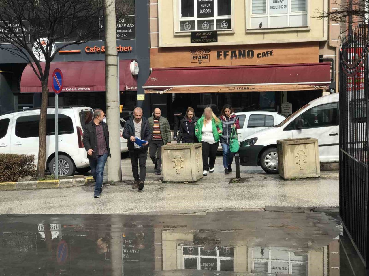 Başörtülü kadınlara hakaret eden kadın adliyeye sevk edildi