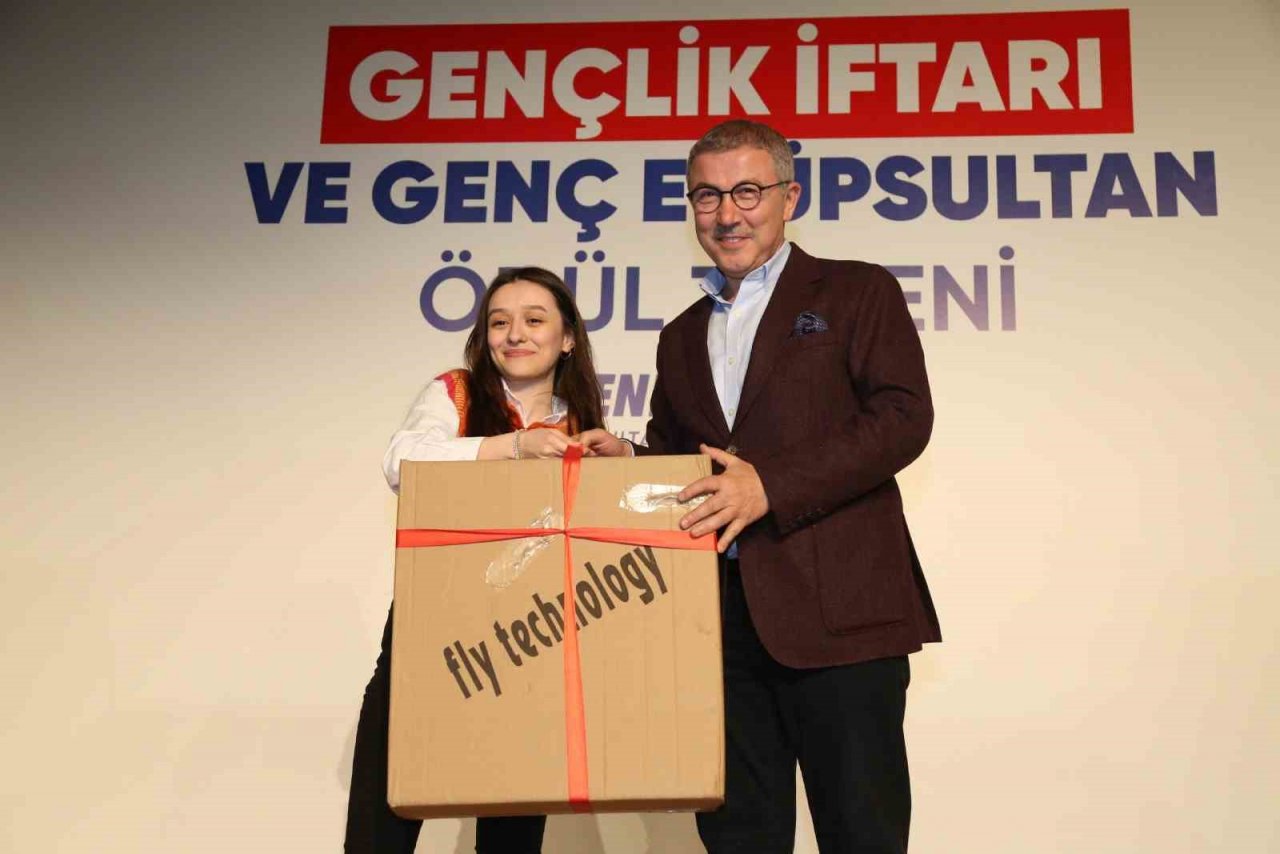 Gençlik İftarı’nda buluşan Genç Eyüpsultanlılar ödüllerini aldı