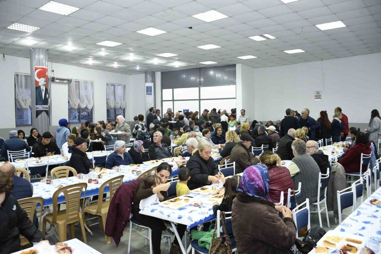 Başkan Günel Güzelçamlı Mahallesi sakinleriyle iftar sofrasında bir araya geldi