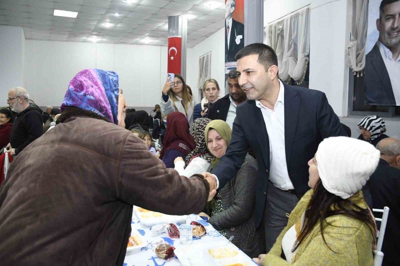 Başkan Günel Güzelçamlı Mahallesi sakinleriyle iftar sofrasında bir araya geldi
