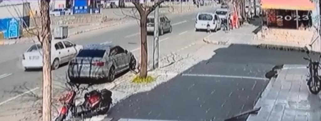 Batman’da yolun karşı tarafına geçmek isteyen çocuğa araç çarptı