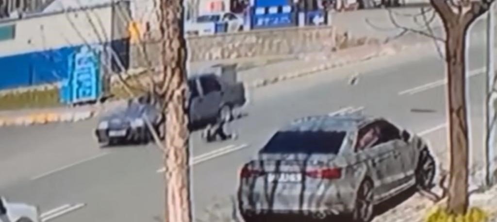 Batman’da yolun karşı tarafına geçmek isteyen çocuğa araç çarptı
