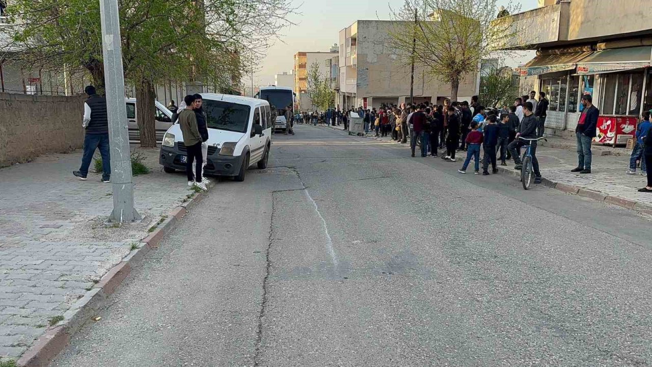 Batman’da iftar saatinde iki aile arasında taşlı sopalı kavga: 5 yaralı