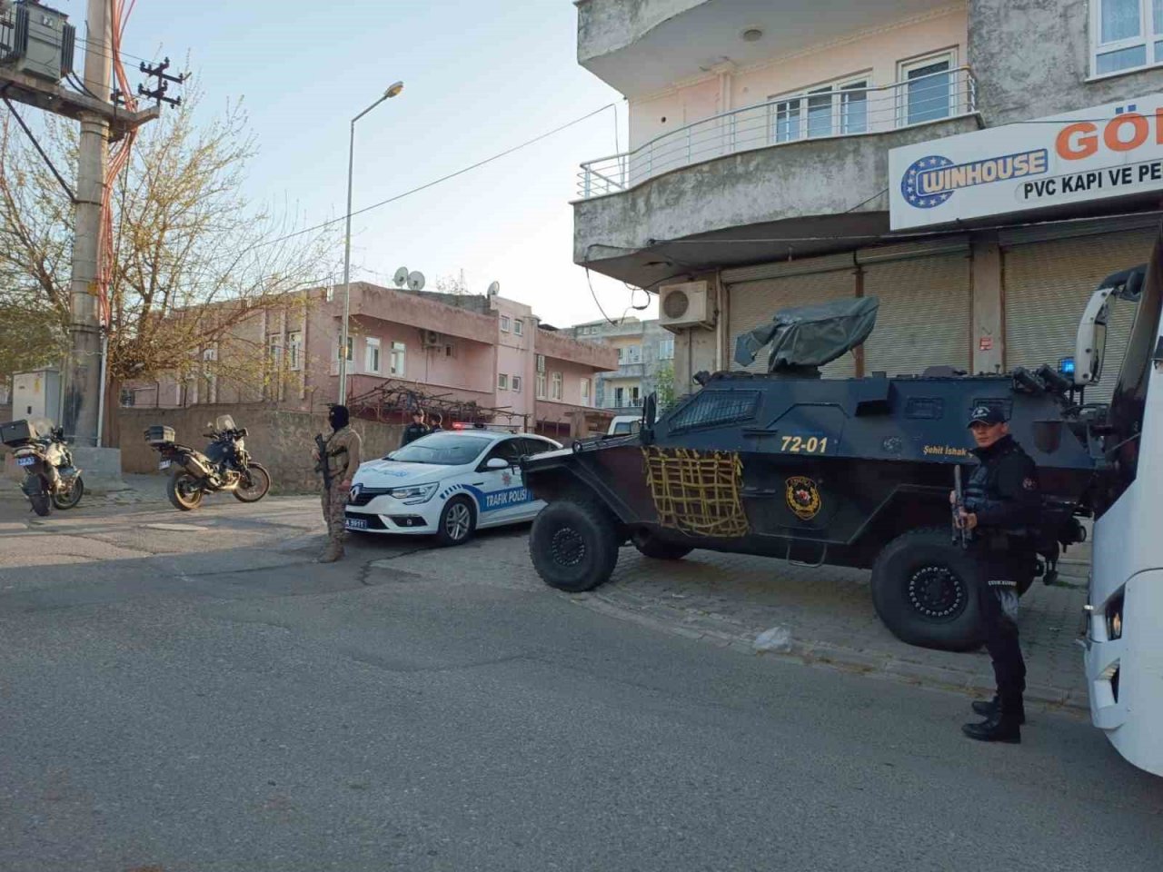 Batman’da iftar saatinde iki aile arasında taşlı sopalı kavga: 5 yaralı