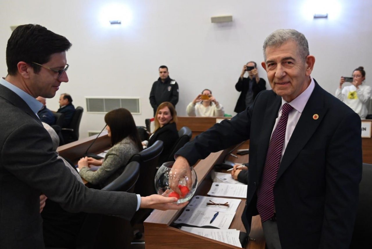 Biga Belediyesi Nisan ayı Meclis toplantısında Encümen üyeleri belirlendi