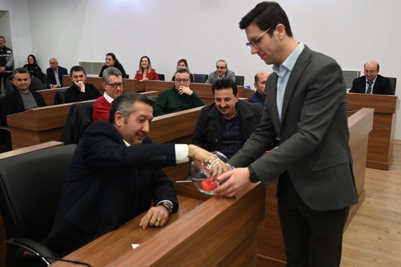 Biga Belediyesi Nisan ayı Meclis toplantısında Encümen üyeleri belirlendi