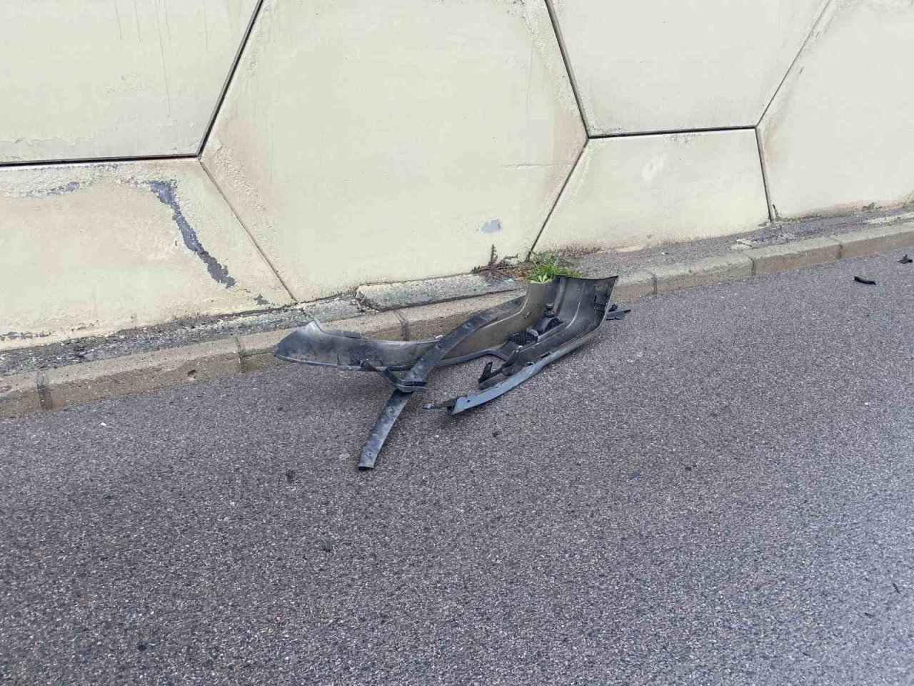 Çekmeköy’de kontrolden çıkan otomobil takla attı: 1 yaralı