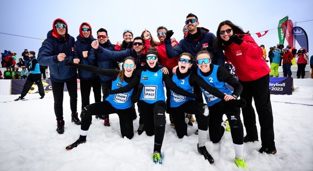 DPÜ SBF Akademisyenin yer aldığı Kadın Milli Kar Voleybolu Takımı Avrupa Şampiyonu