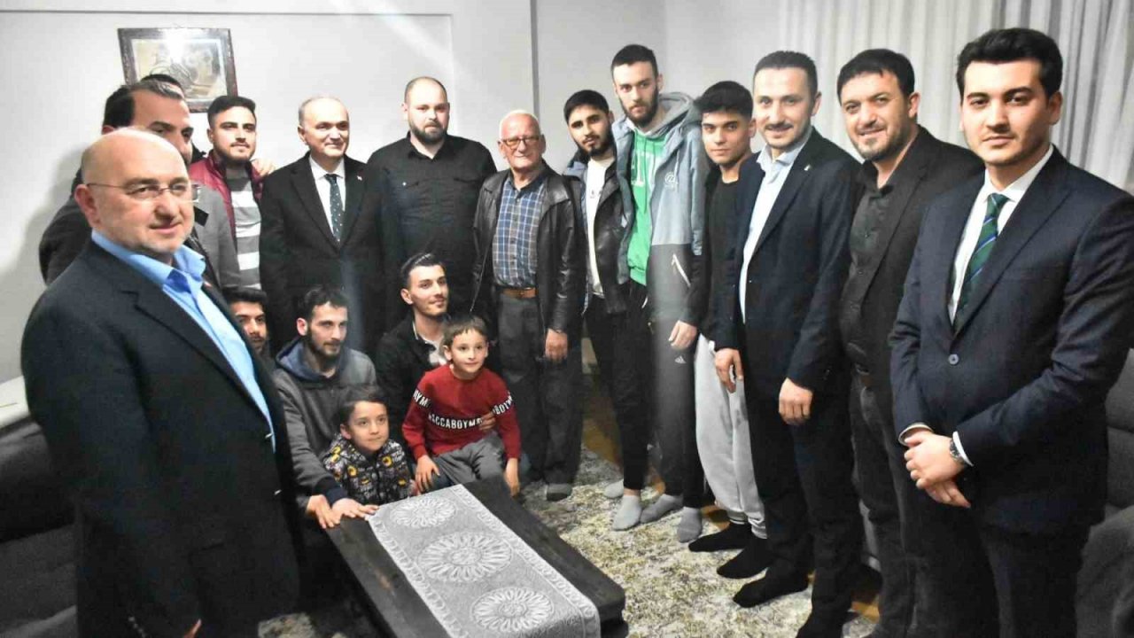İftar sonrası gençlere misafir oldular